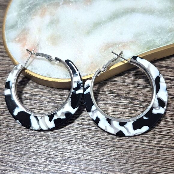 💲6️⃣ Bundled ✔️Casual Fun Hoops Black White Speckled  Earrings 2" - Picture 1 of 7